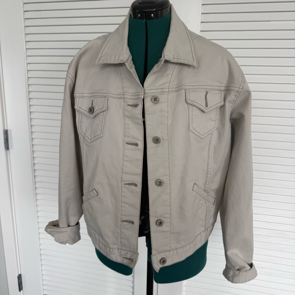 Levi’s Relaxed-Fit Trucker Denim Jacket